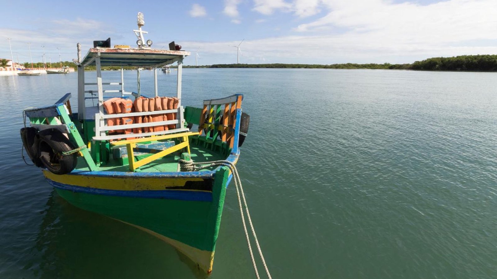 pousada-vila-salinas-barco-de-pesca-passeio-guamare